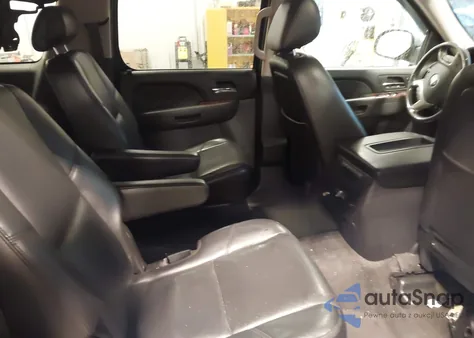 2010 Chevrolet Suburban 1500 Ltz z USA, uszkodzony, nr VIN 1GNUKKE36AR197402